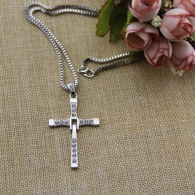 Collier Pendentif Fast and Furious Dominic Toretto en Forme de Croix - Cristal Unisexe
