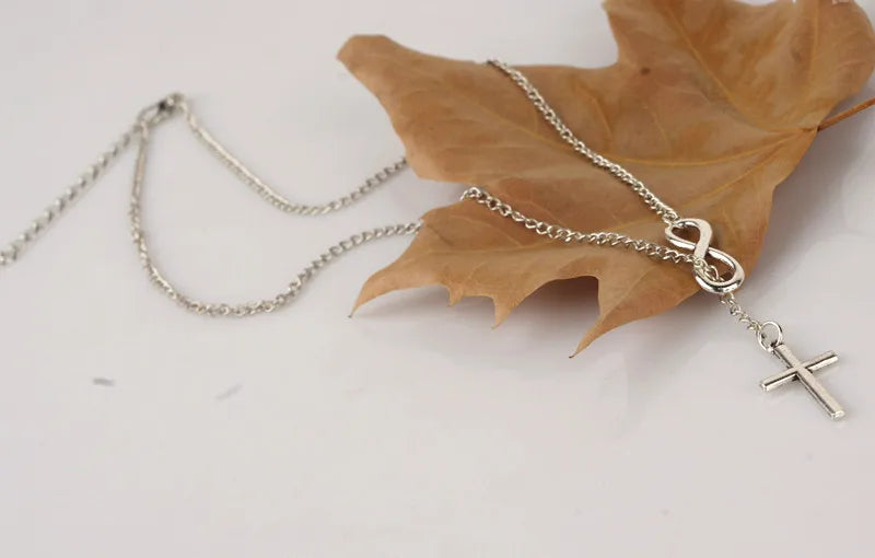 Collier Femme Multi-Rangs Double Infini - Bijou Tendance Géométrique