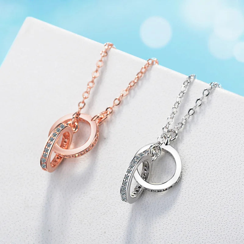 Collier Pendentif Cercles Reliés Classique - Micro-Cristaux Brillants Deux Anneaux Femme