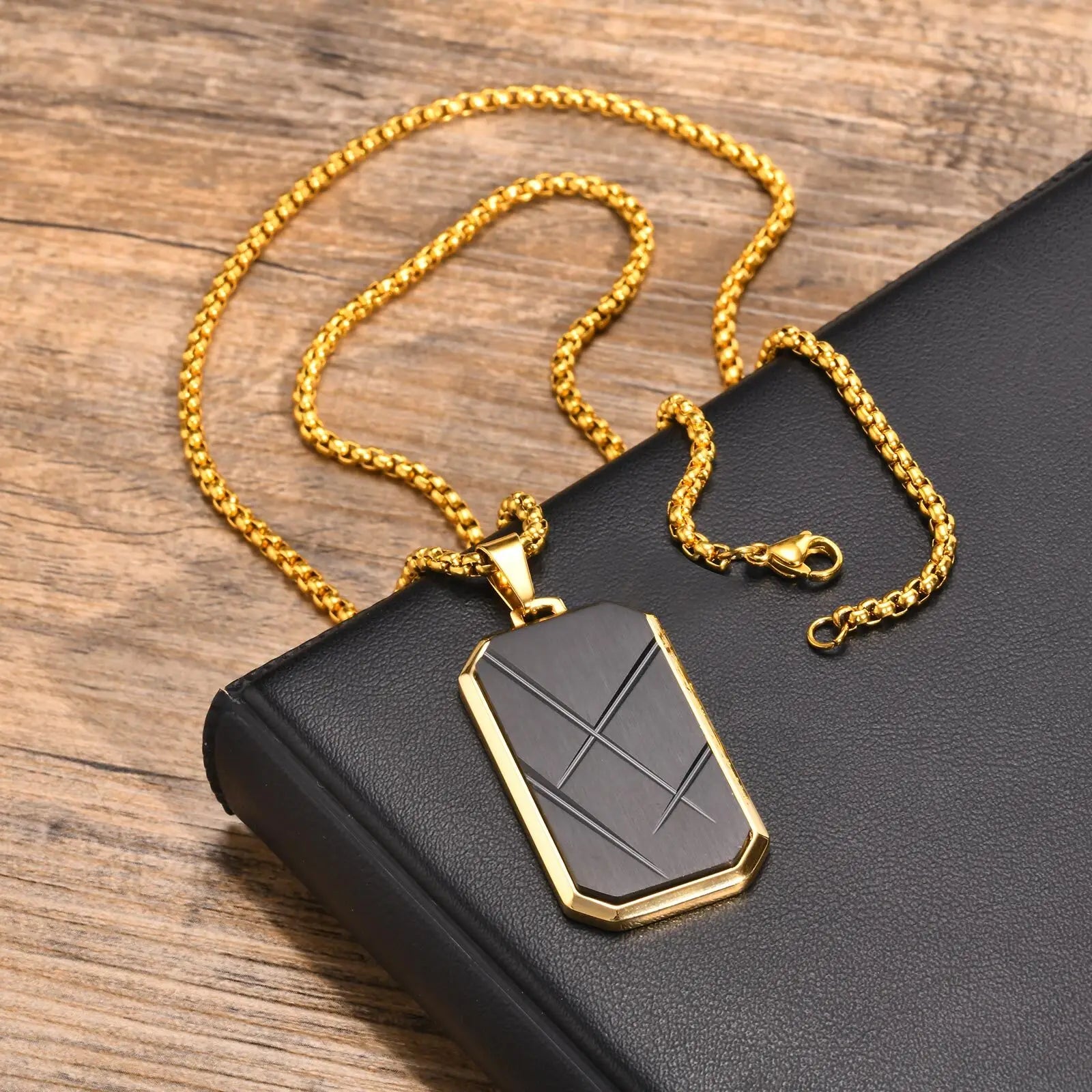 Collier Élégant Étiquette Chien Homme - Pendentif Carré Acier Inoxydable Punk