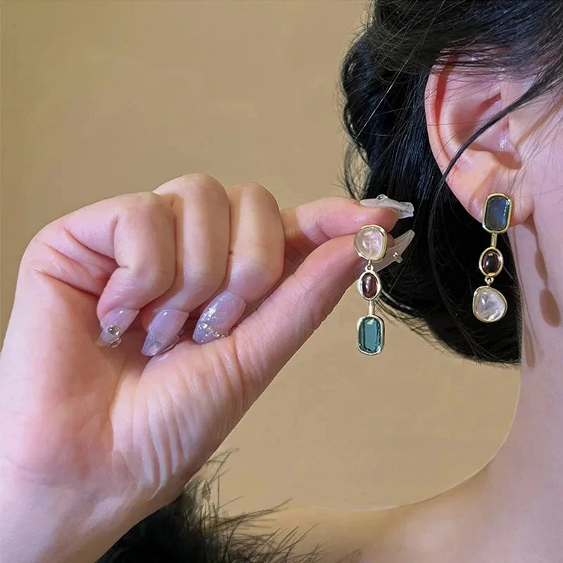 Boucles d'Oreilles Femmes Pendantes Asymétriques Résine Colorée - Bijou Femme Rétro