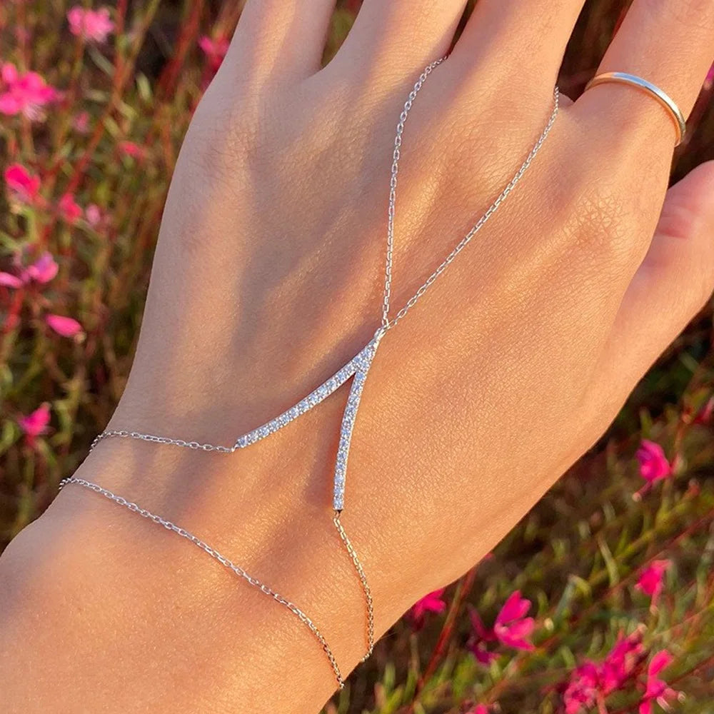 Bracelet Luxe Forme V Cristaux Femme - Accessoire Main Mariage Tendance