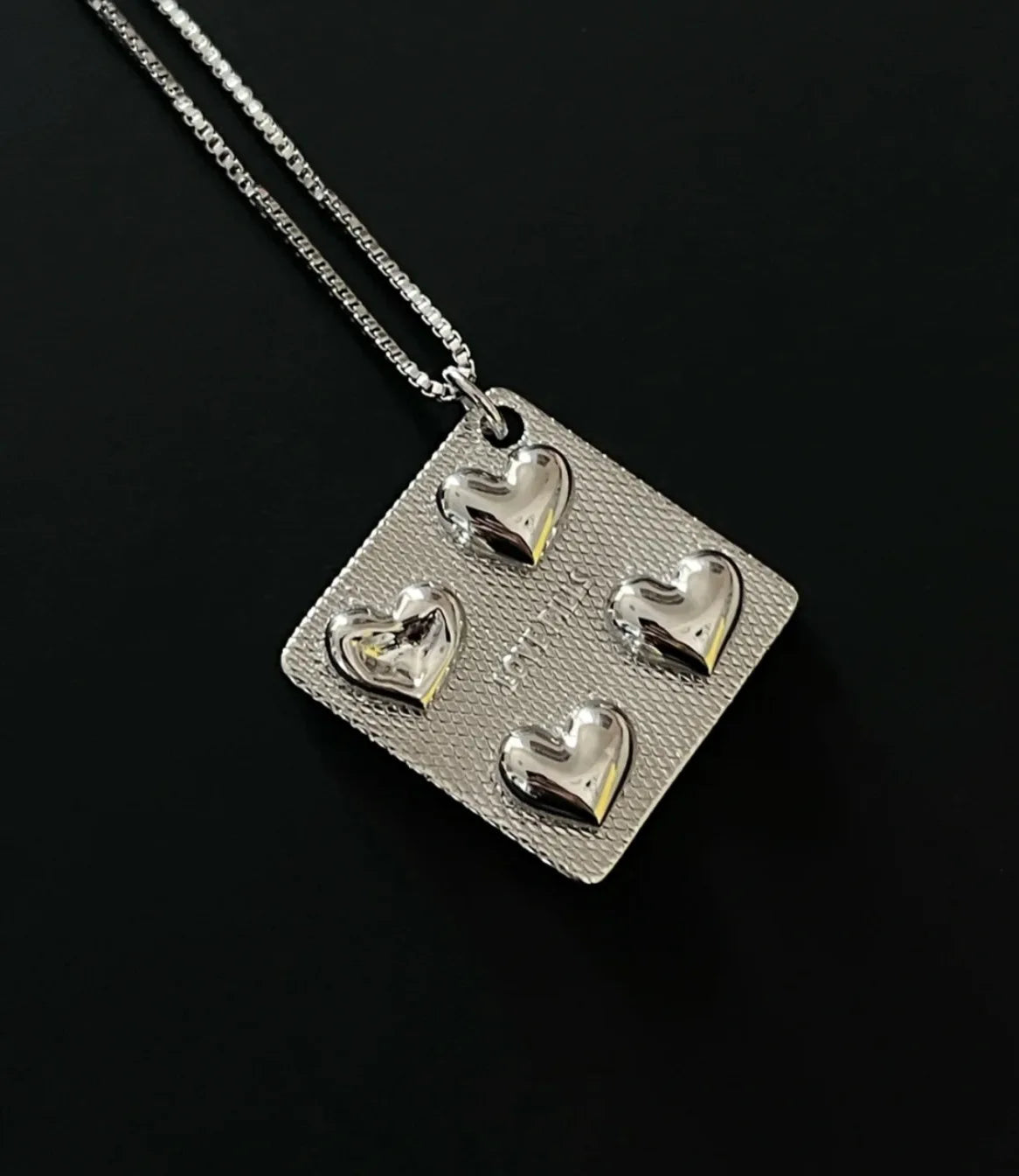 Collier Pendentif Pilule d'Amour Cœur - Bijou Couple Punk Rock Unisexe