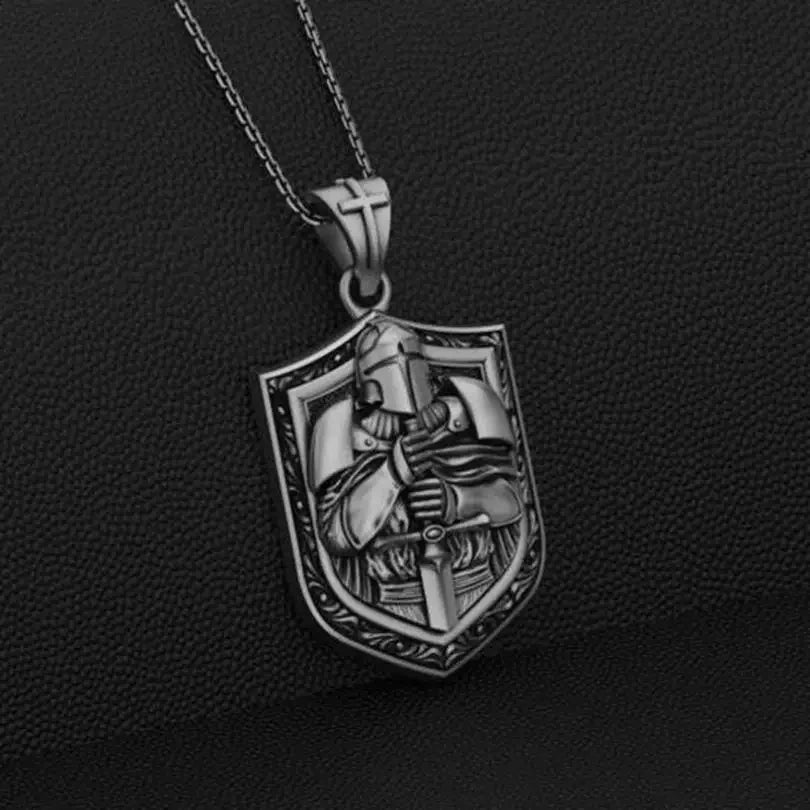 Collier Pendentif Casque Spartan Chevalier Croisé - Bijou Punk Rock Homme Amulette Porte-Bonheur