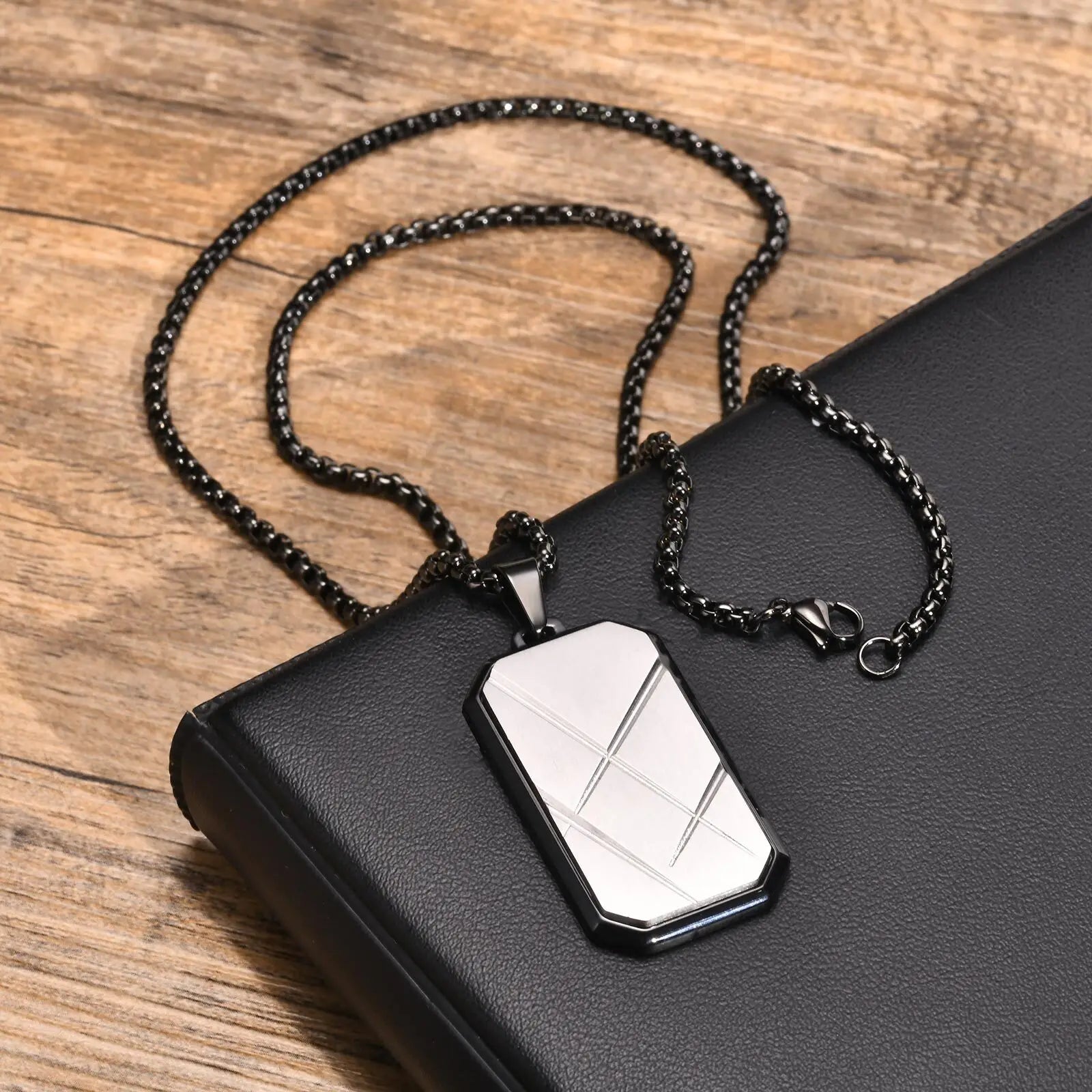 Collier Élégant Étiquette Chien Homme - Pendentif Carré Acier Inoxydable Punk