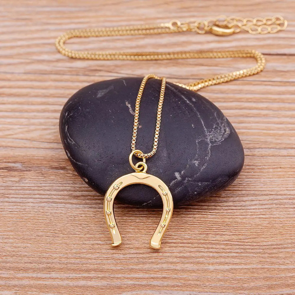 Collier Pendentif Fer à Cheval Porte-Bonheur - Bijou Femme Élégant
