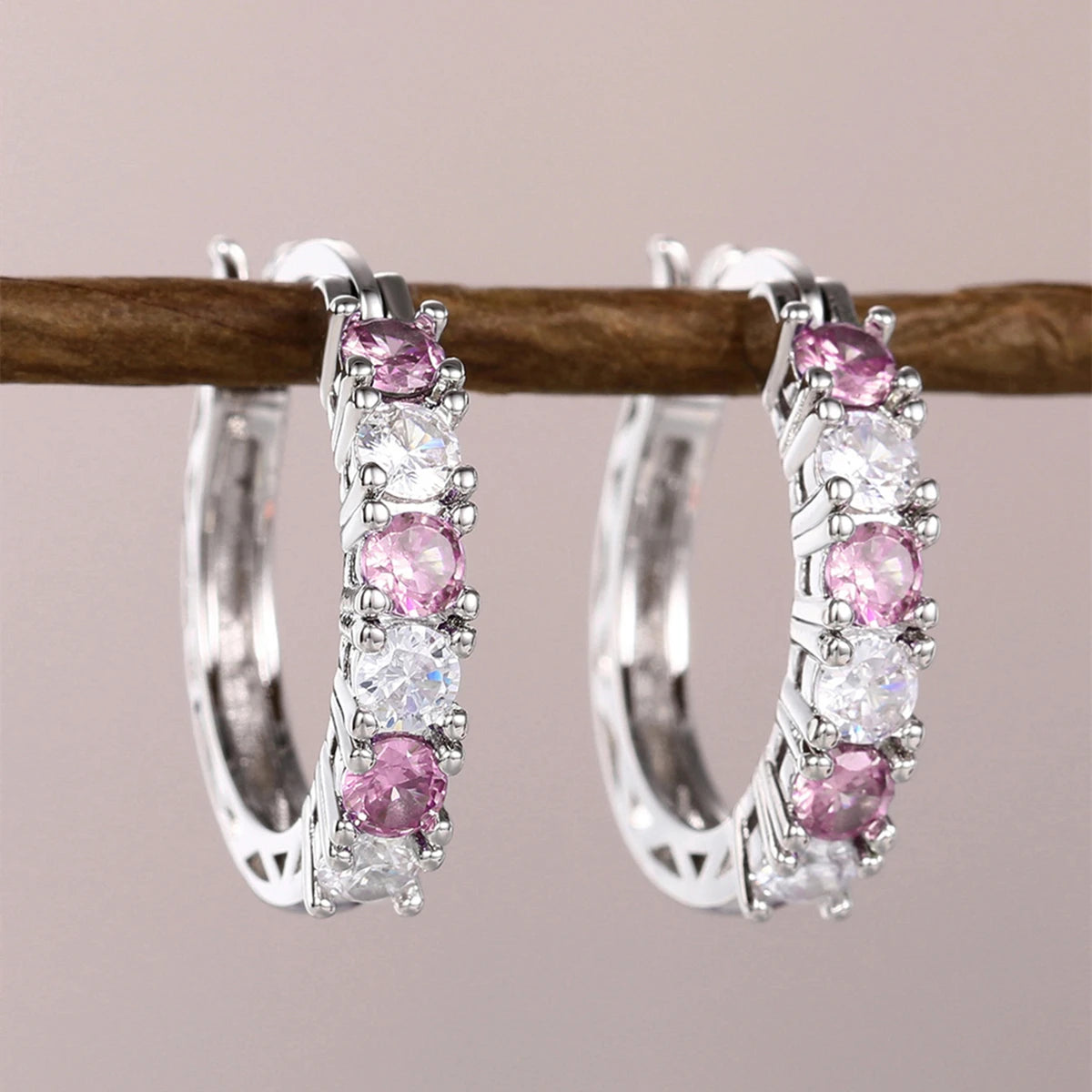 Boucles d'Oreilles Femmes Design Unique Ajourées Zircon - Bijou Femme Luxe