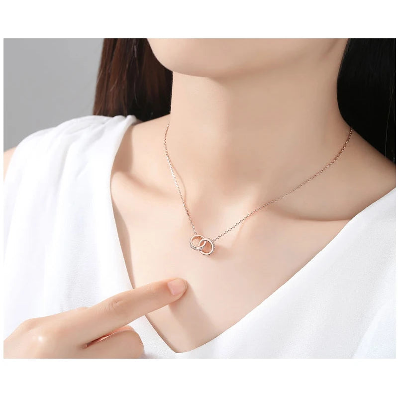 Collier Pendentif Cercles Reliés Classique - Micro-Cristaux Brillants Deux Anneaux Femme