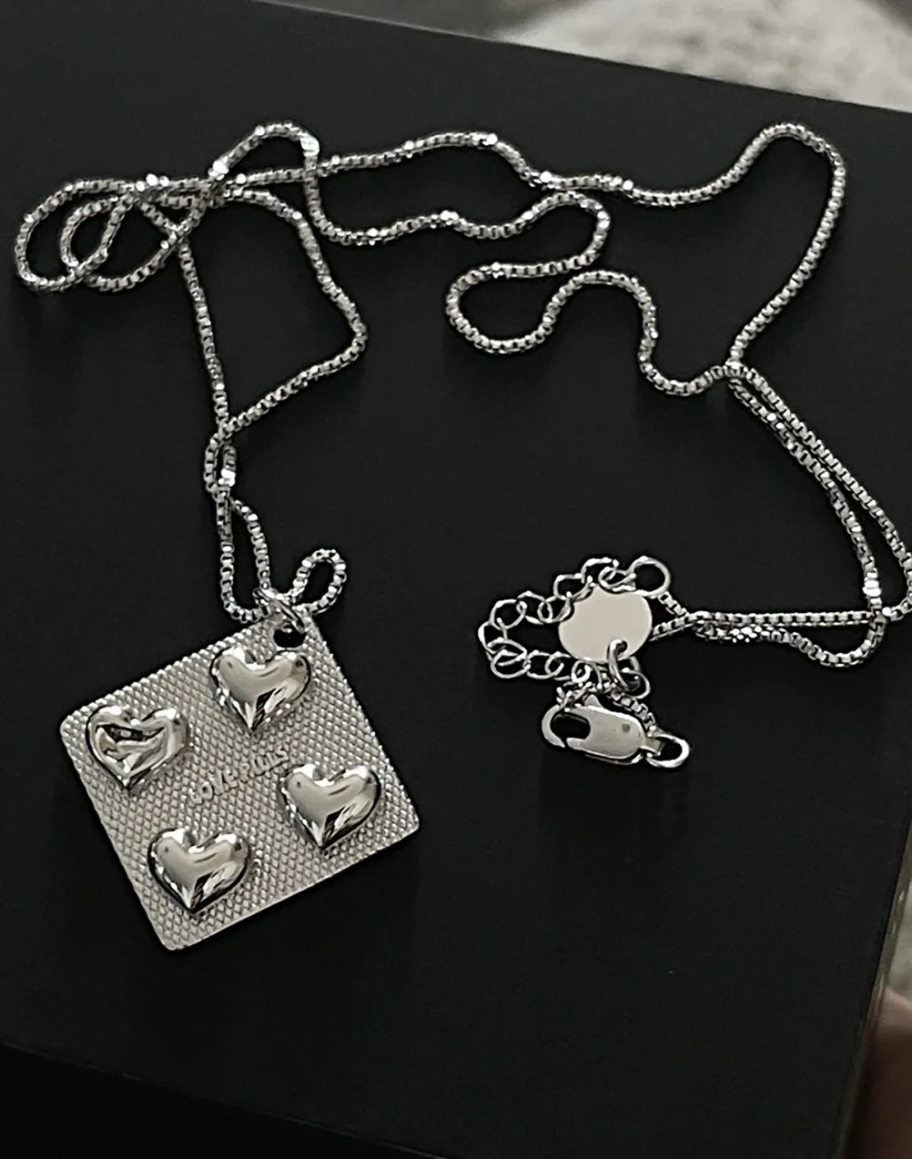 Collier Pendentif Pilule d'Amour Cœur - Bijou Couple Punk Rock Unisexe