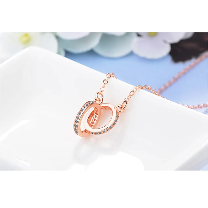 Collier Pendentif Cercles Reliés Classique - Micro-Cristaux Brillants Deux Anneaux Femme