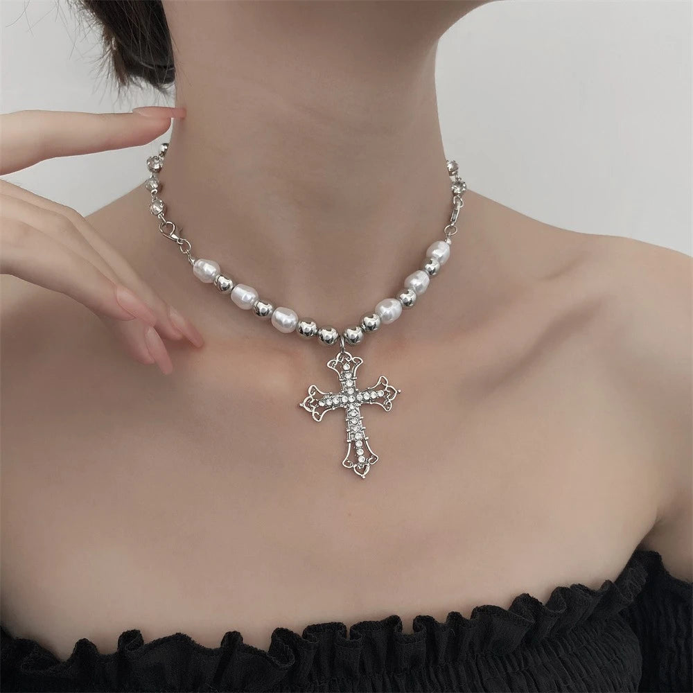 Collier Perles Imitation Pendentif Croix Cristal - Bijou Femme Élégant