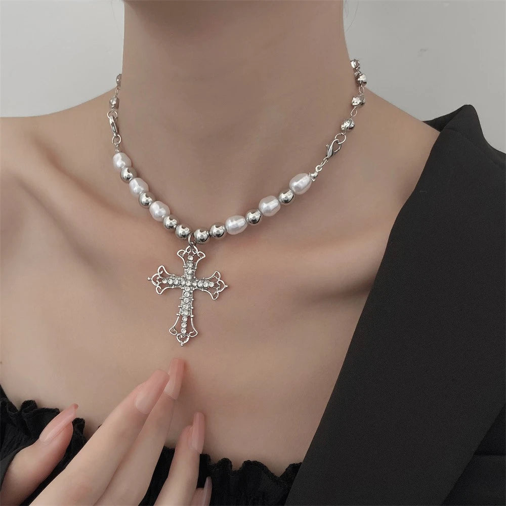 Collier Perles Imitation Pendentif Croix Cristal - Bijou Femme Élégant