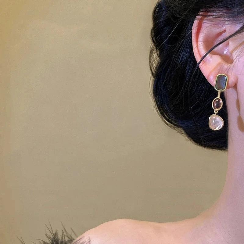 Boucles d'Oreilles Femmes Pendantes Asymétriques Résine Colorée - Bijou Femme Rétro