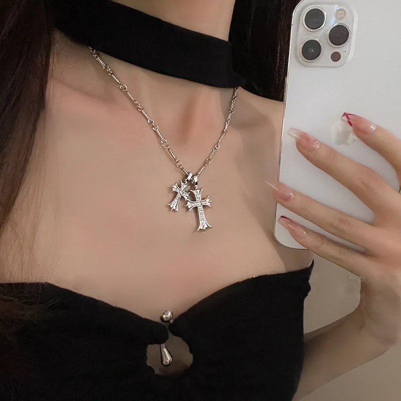 Collier Pendentif Double Croix Vintage - Bijou Unisexe Grunge