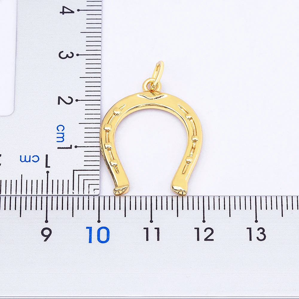 Collier Pendentif Fer à Cheval Porte-Bonheur - Bijou Femme Élégant